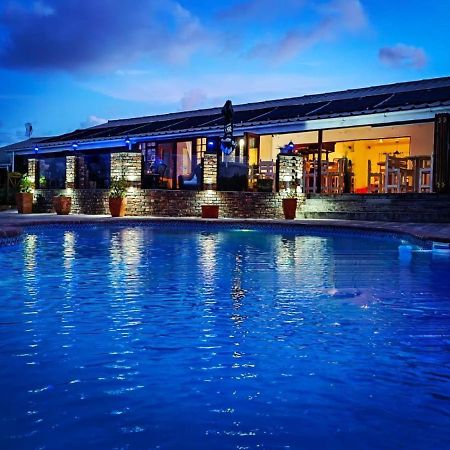 Aviators Paradise Guest House Мозел Бей Екстериор снимка