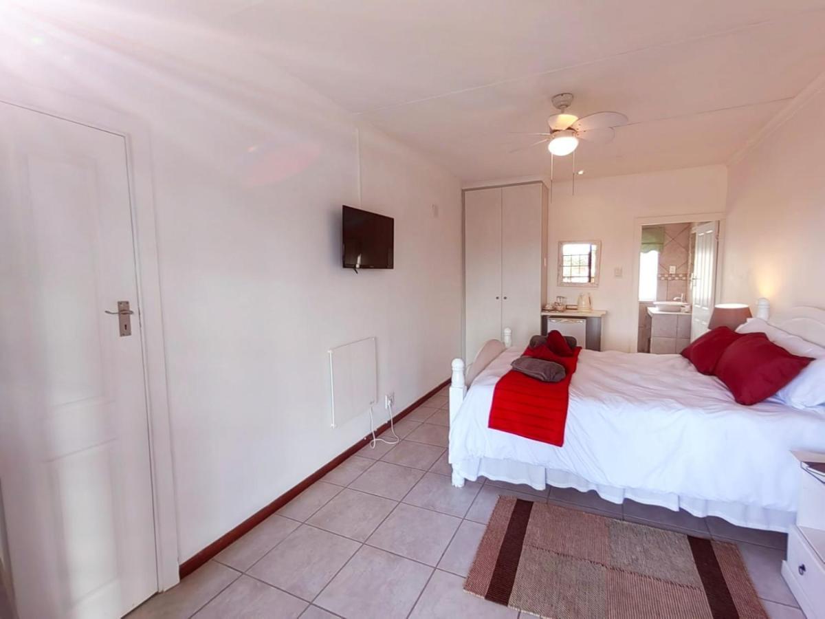 Aviators Paradise Guest House Мозел Бей Екстериор снимка